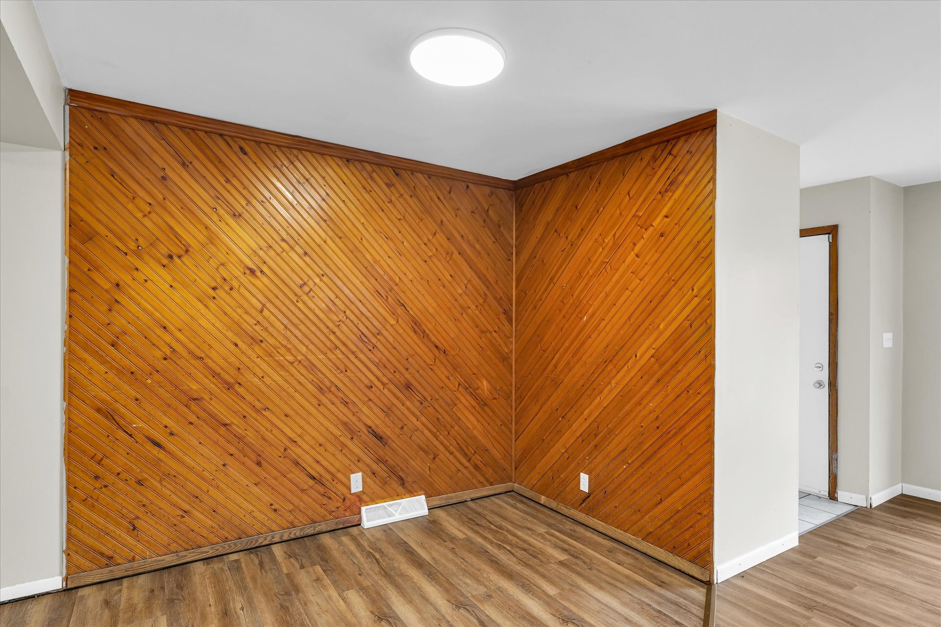 Building Photo - 19 Delaine Dr