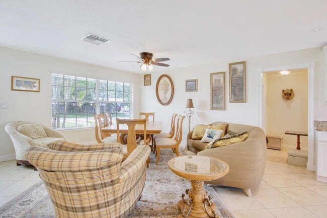 Building Photo - 19185 SE Homewood Ave