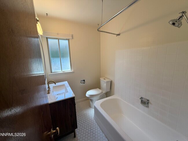 Building Photo - 751 Balzar Cir