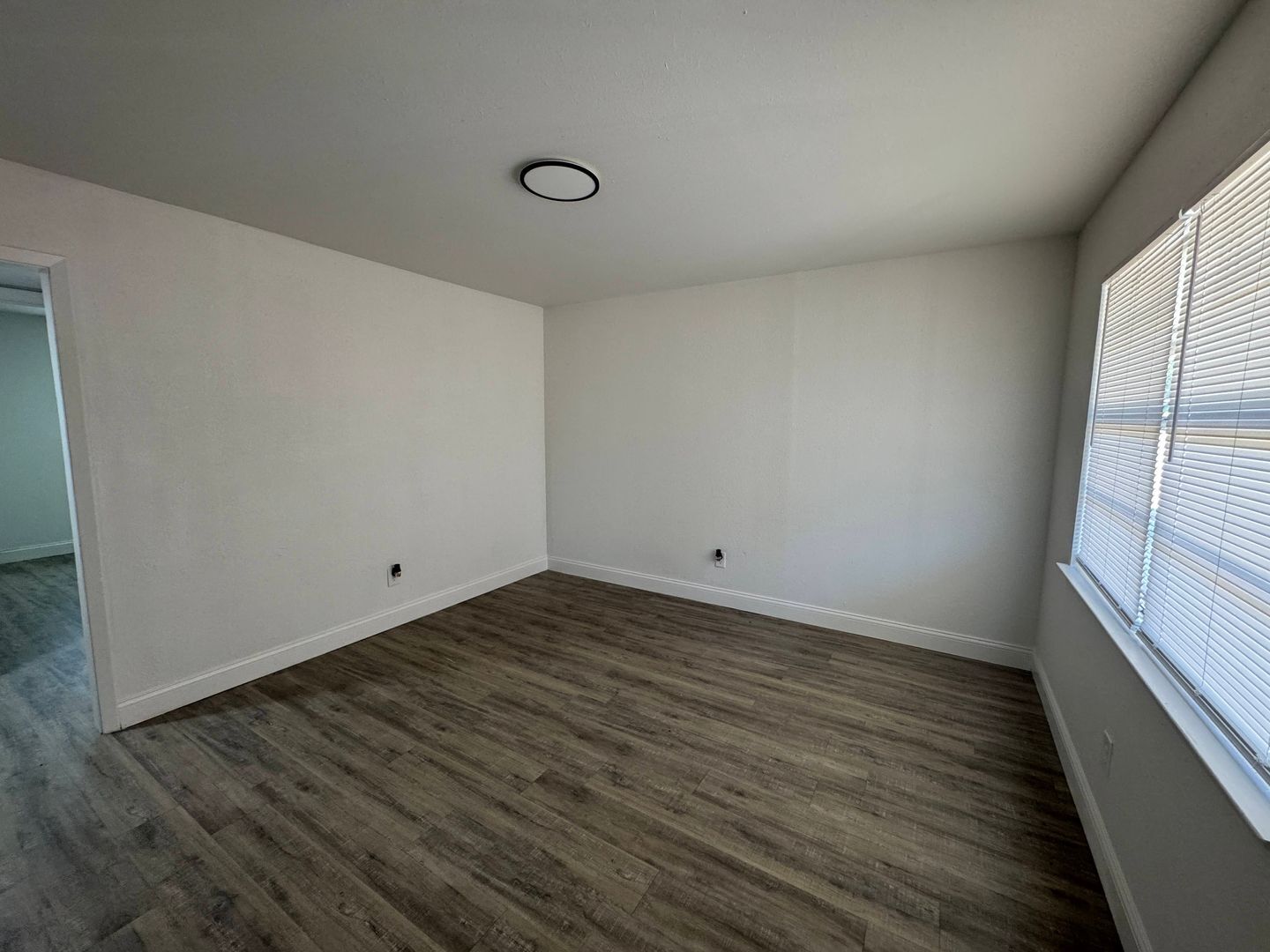 Building Photo - 611 Sunset Ln