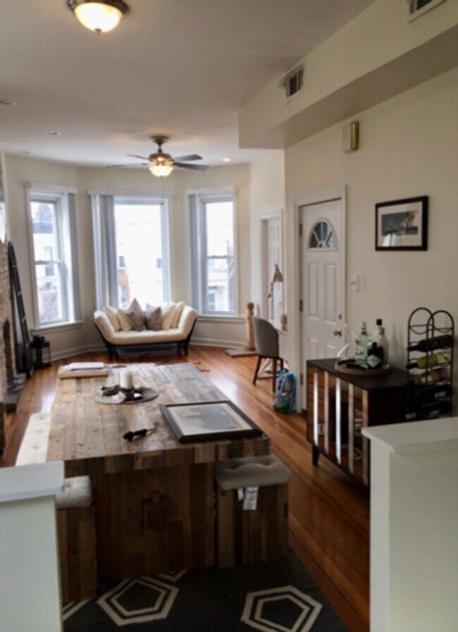 Building Photo - 2519 N Francisco Ave