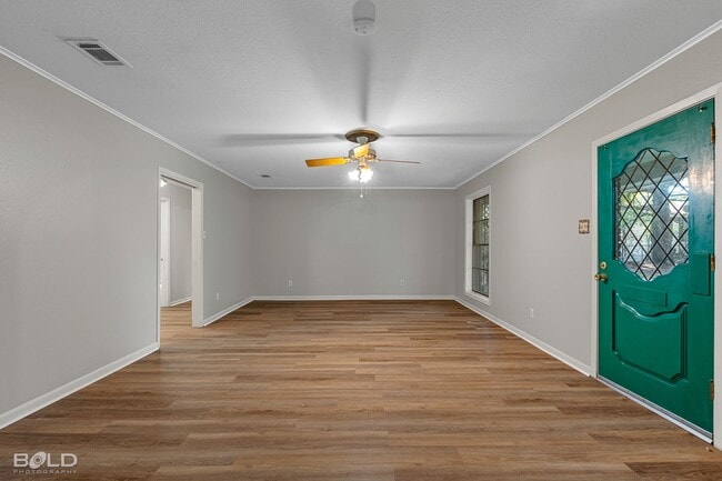 Building Photo - Country LIving!! MOVE IN SPECIAL HALF OFF FIRST MONTHS RENT