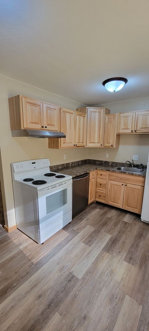 Building Photo - 7917-19 University