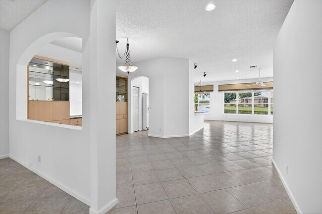 Building Photo - 7975 Rockford Rd