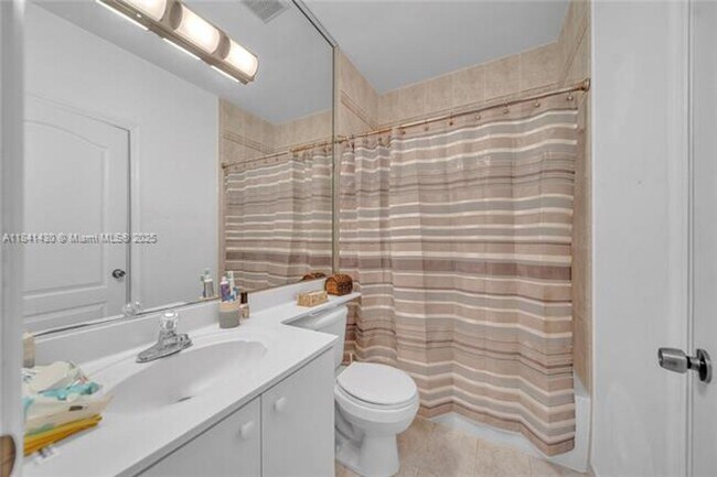 Building Photo - 7565 N Augusta Dr