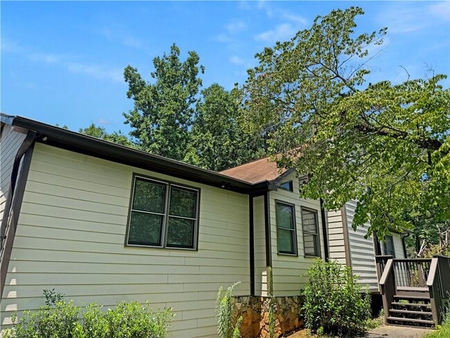 Building Photo - 412 Hickory Walk