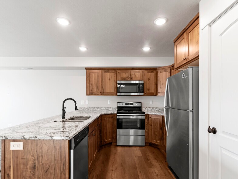 Building Photo - 60 S 480 W