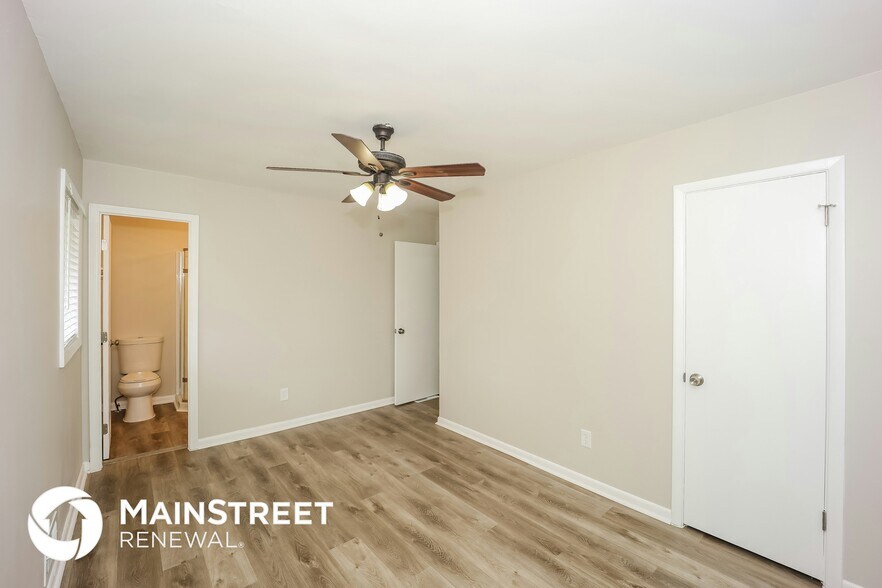 Building Photo - 267 Essex Dr