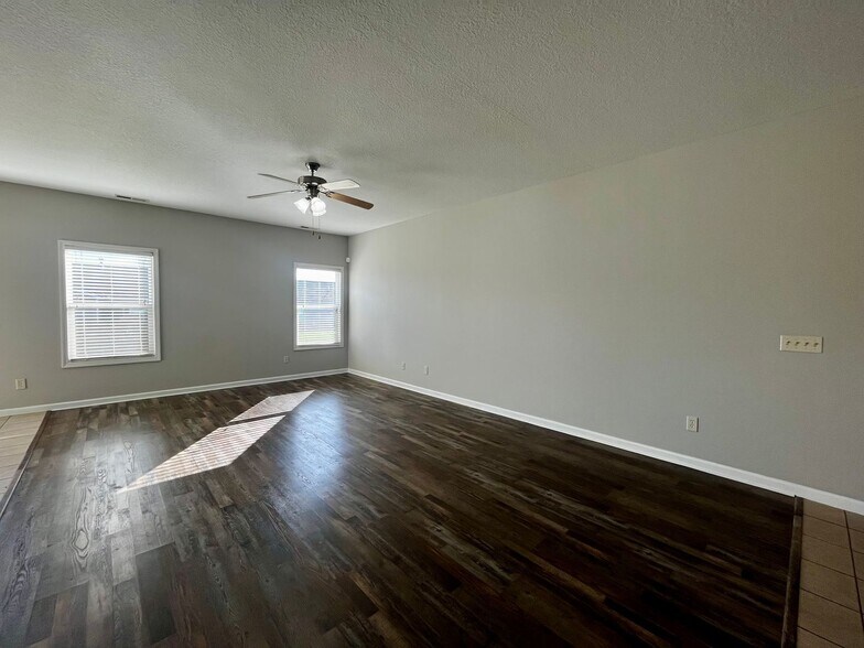 Building Photo - 11013 Calera Passage