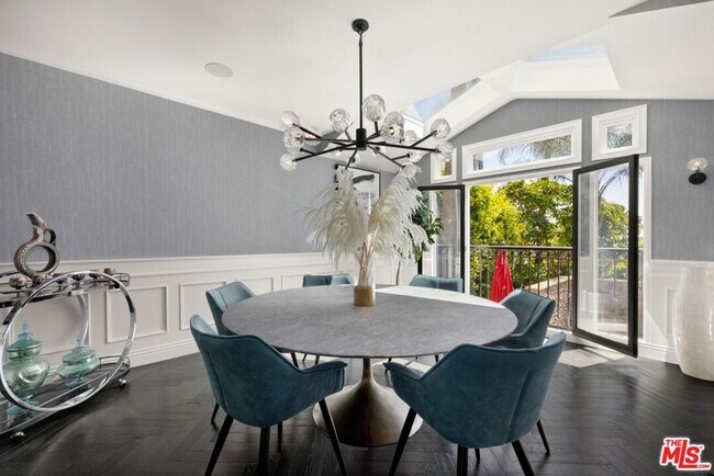 Building Photo - 1472 Kings Rd