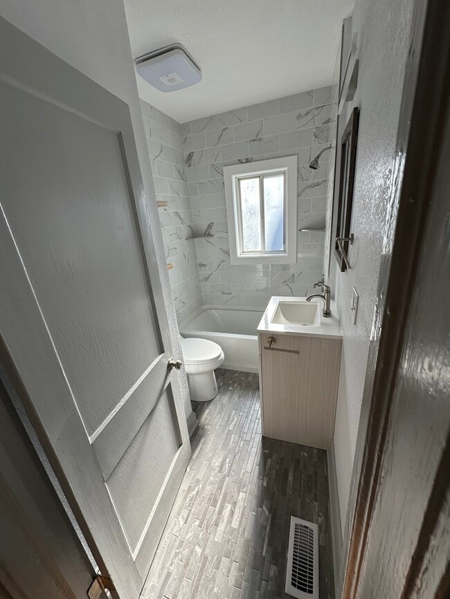 Building Photo - 5414 Brooklyn Ave