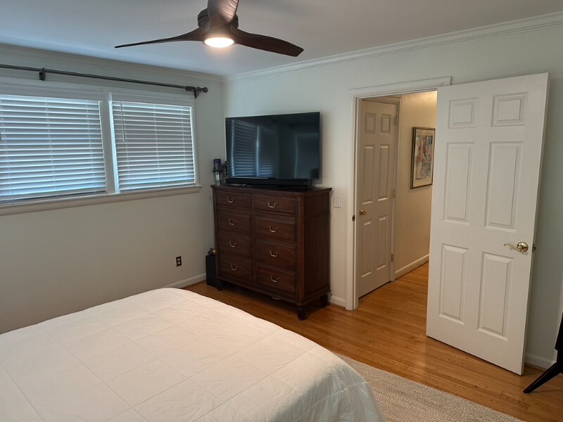 Building Photo - 749 Poinsettia St