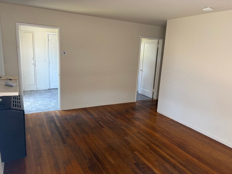 Building Photo - 917 Dwight Way
