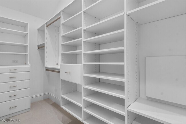 Building Photo - 1320 Marlin Dr