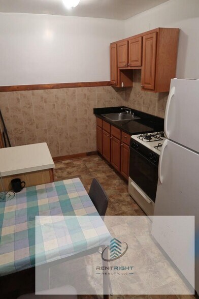 Building Photo - 5039 N Springfield Ave