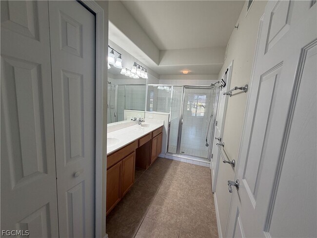 Building Photo - 10339 Whispering Palms Dr