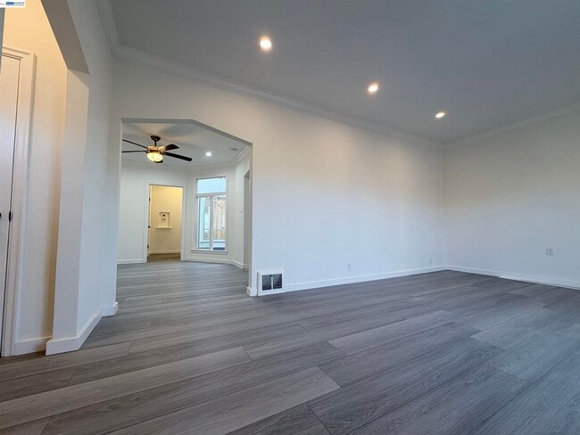 Building Photo - 175 W Moltke St