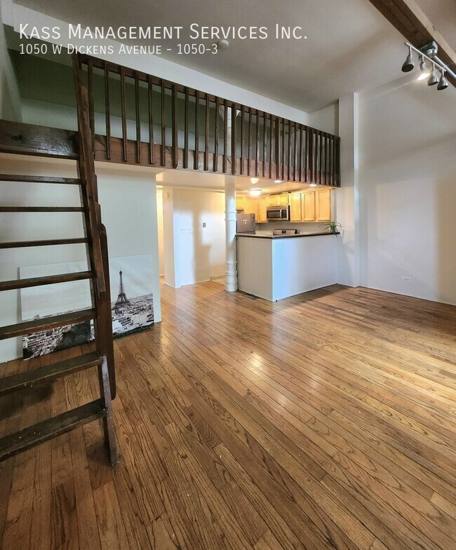 Building Photo - 1050 W Dickens Ave