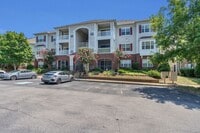 Building Photo - Stylish Condo with Balcony Views in South Nashville