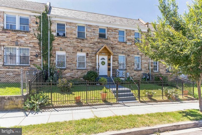 Building Photo - 1223 Simms Pl NE