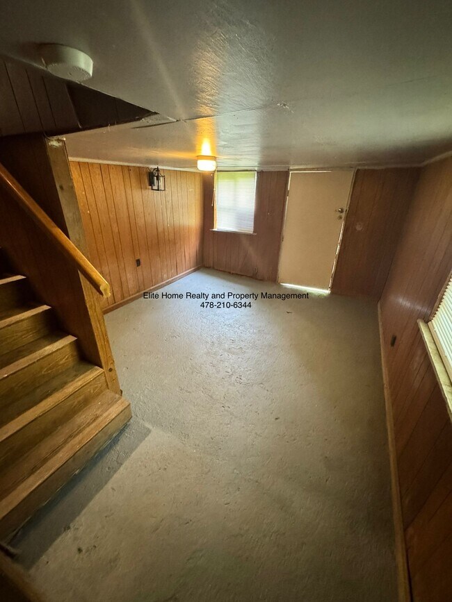 Building Photo - 327 Woolfolk St