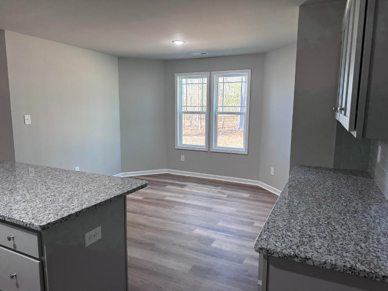 Building Photo - 303 Grand Oaks Dr