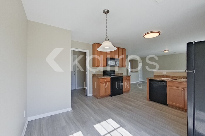 Building Photo - 100 Farmington Dr