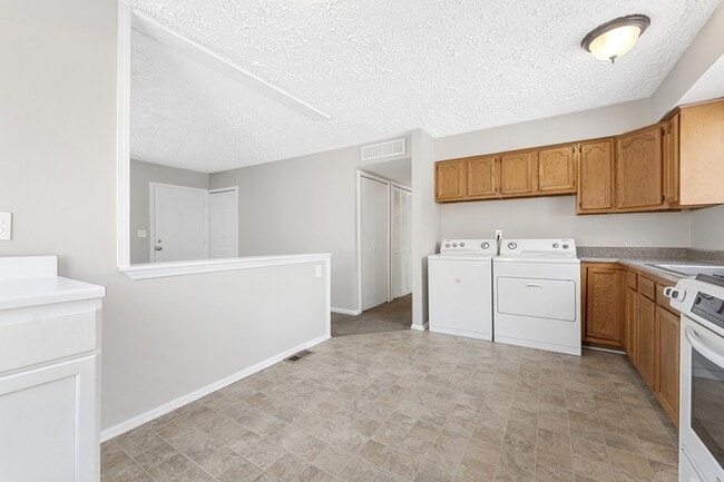 Building Photo - 15762 Isabelle St