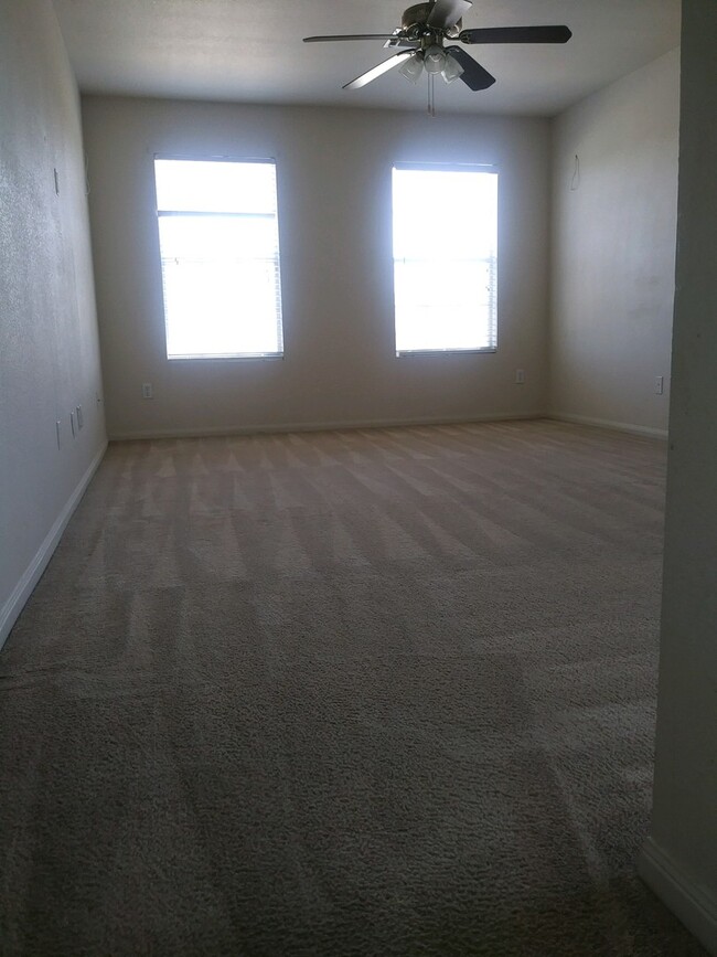 Building Photo - 4Br Home For Rent