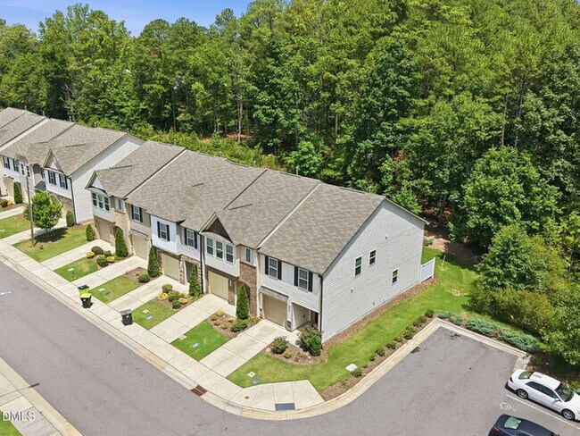 Building Photo - Lease OR Lease to Own