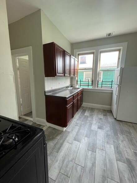 Unit 2R - 37 Hanford St