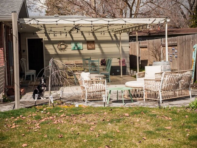 Building Photo - 3413 W Sunset Ave