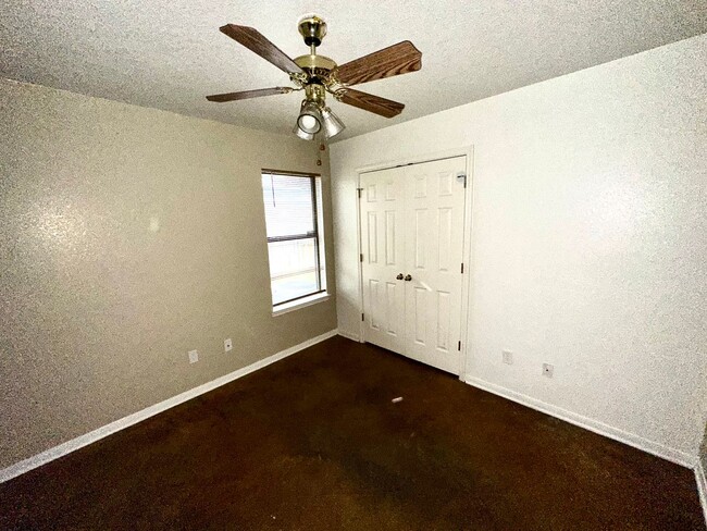 Building Photo - Available Now! 3 Bedroom 2 Bath in Killeen Tx