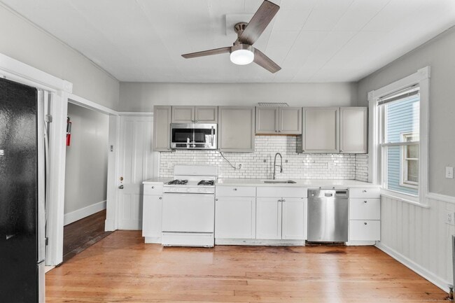 Building Photo - 394 Gregory St