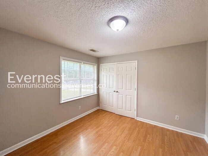 Building Photo - 5884 Caroline Dr