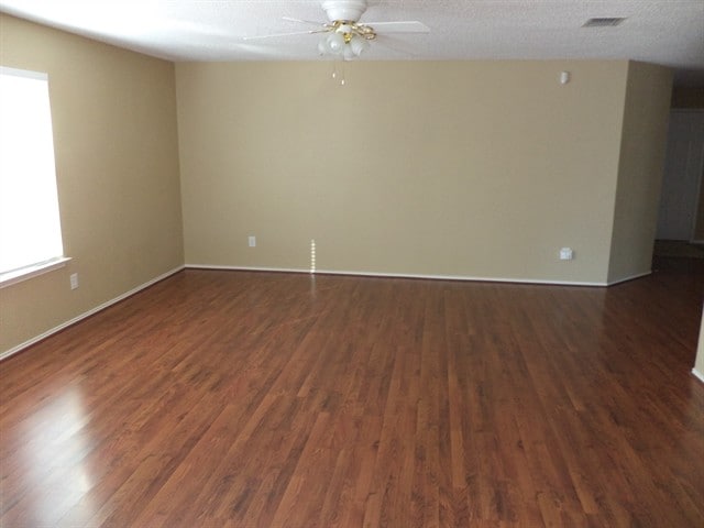 Building Photo - 1601 White Oak Rd