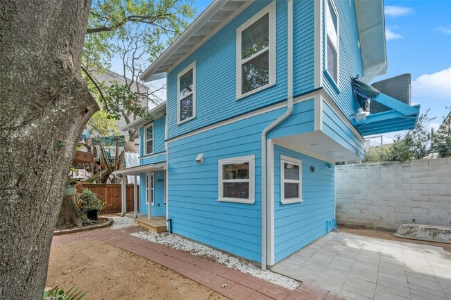 Building Photo - 303 Welch St