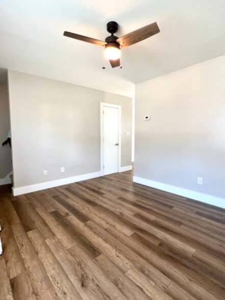 Building Photo - 8 Port W Ct