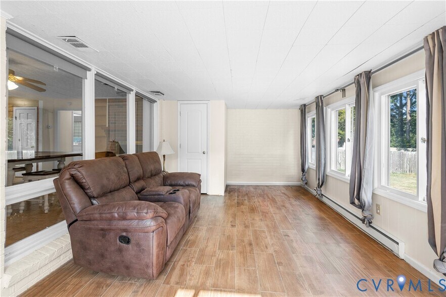 Building Photo - 1871 Pender Ave