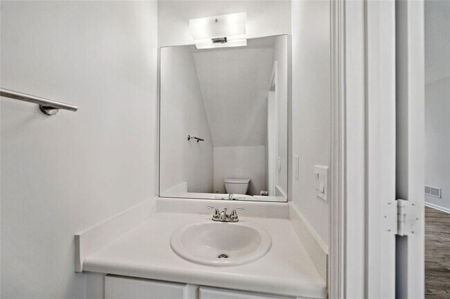 Building Photo - 1636 Heyford Cir NW