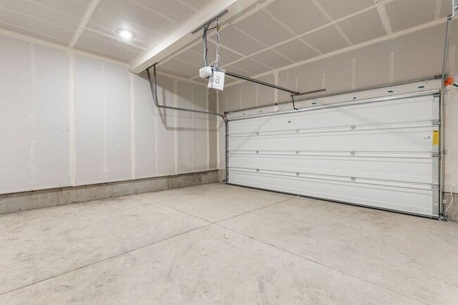 Building Photo - 3422 SW Hartley Ave