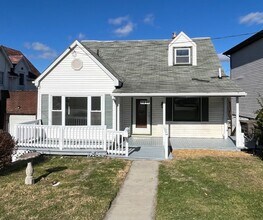 Building Photo - Three Bedroom Single Family House