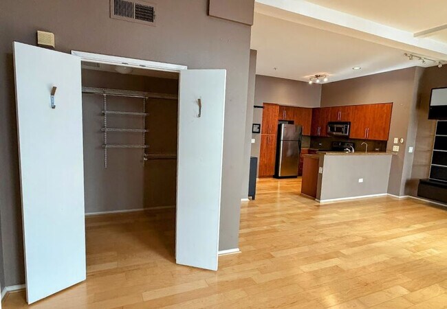 Building Photo - 120 Island Ave