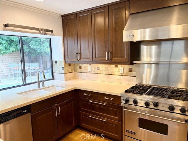 Building Photo - 10 Wickland