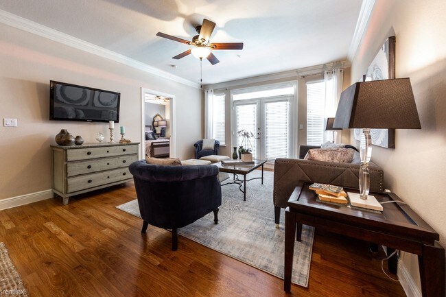 Building Photo - 2 br, 1 bath Flat - 5601 West Loop S