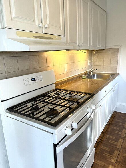 Gas stove - 403 School St