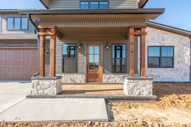 Building Photo - 405 Waggoner Ln