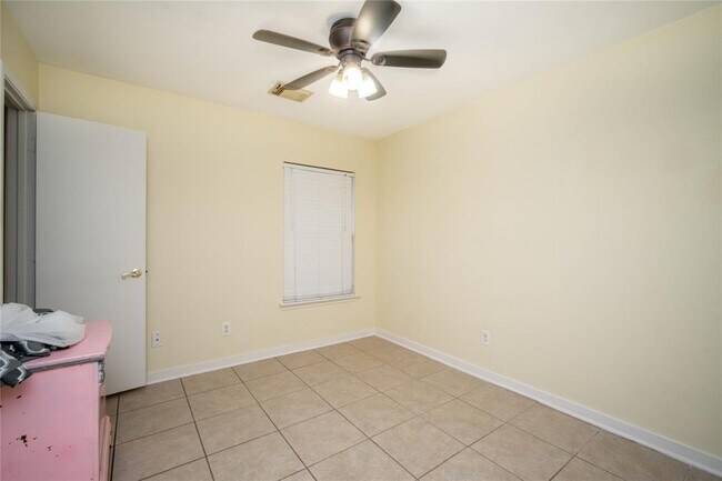 Building Photo - 16518 Lazy Ridge Rd