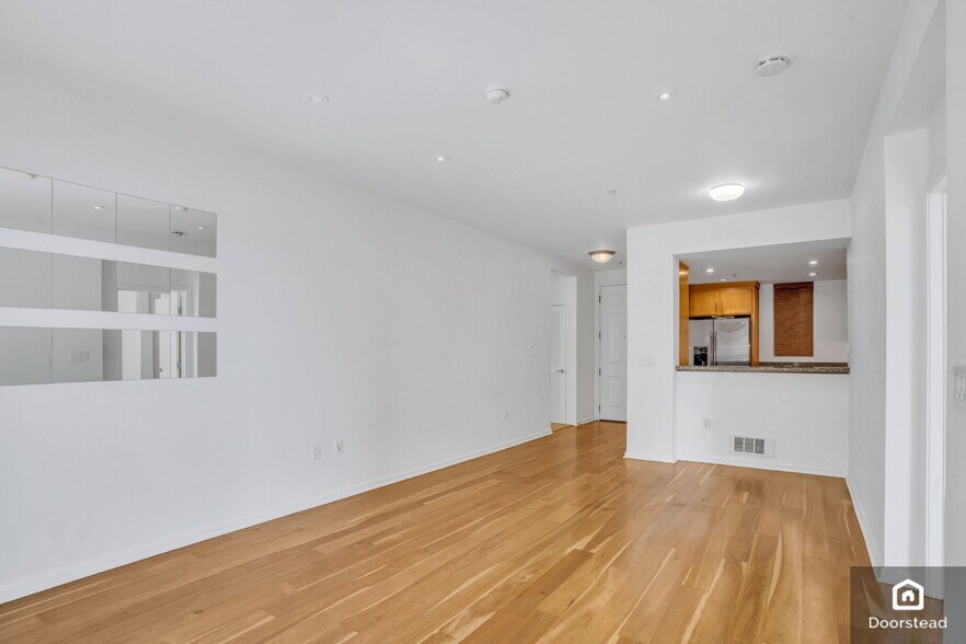 Building Photo - 301 Crescent Ct