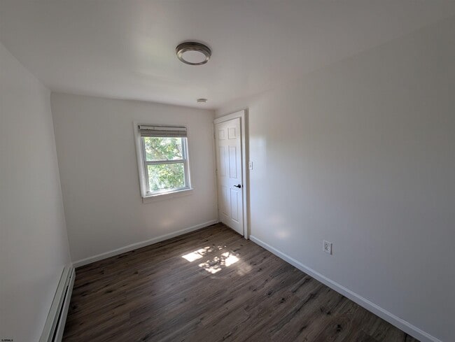 Building Photo - 114 N Texas Ave